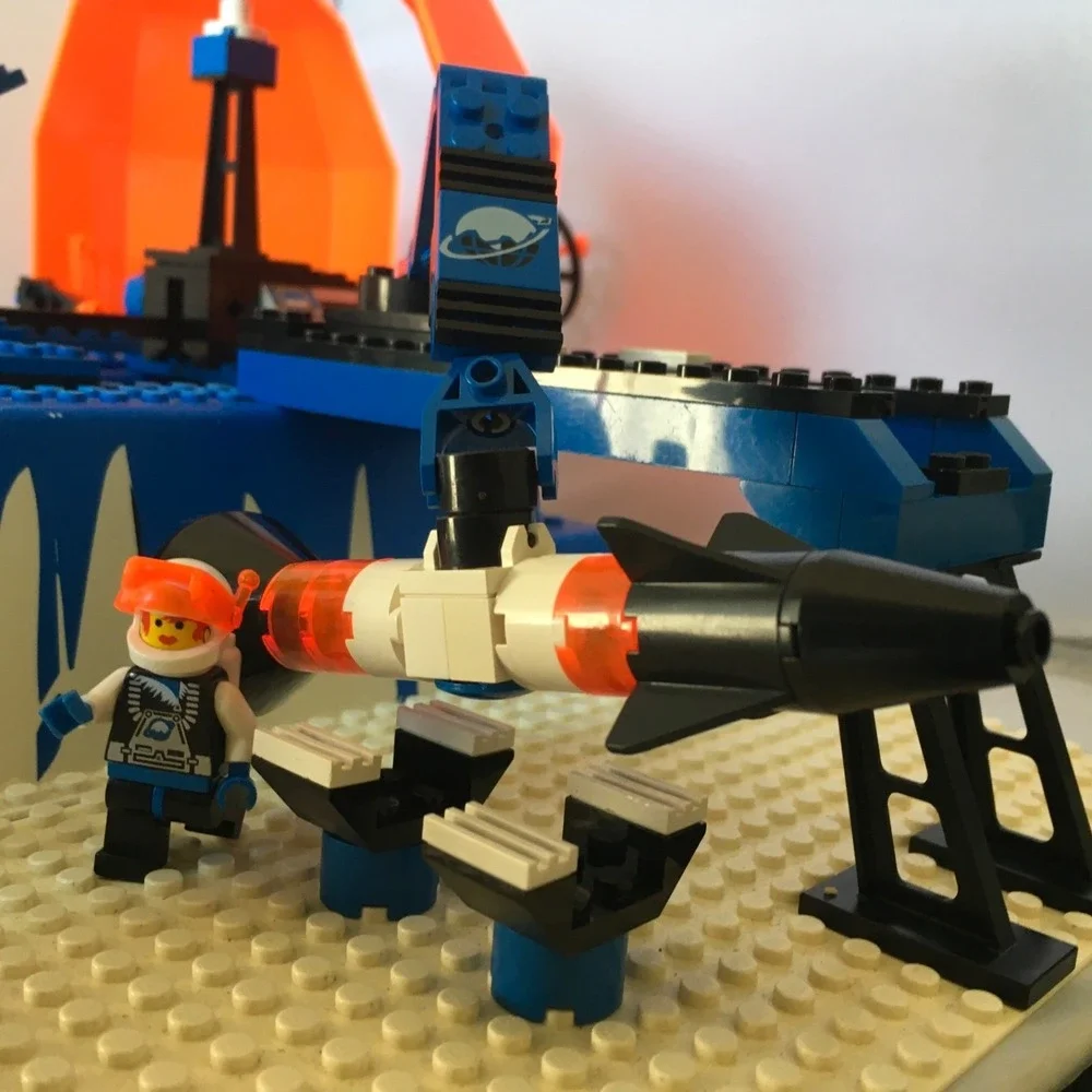 Space LEGO Ice Planet 2002 Ice Station Odyssey (6983)